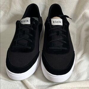 Kizik Men's Black and White Sneakers